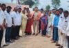 నూతన ఎస్ఐ సురేష్ యాదవ్ను మర్యాదపూర్వకంగా కలిసిన బీఆర్ఎస్ సర్పంచులు